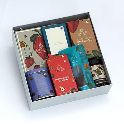 SMOOR Assorted Delights Premium Chocolates Gift Box Special Occasions 3700gm SMOOR Assorted Delights Premium Chocolates Gift Box Special Occasions 3700gm