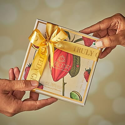 SMOOR Premium Artistry Chocolate Gift Box Premium Cookies, Chocolate Bars & Truffles Special Occasions SMOOR Premium Artistry Chocolate Gift Box Premium Cookies, Chocolate Bars & Truffles Special Occasions