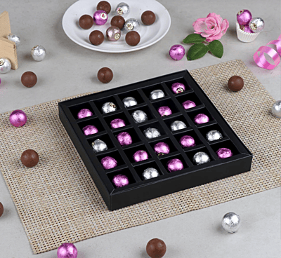 Cookie Man Premium 25 moulded chocolates Gift Box Cookie Man Premium 25 moulded chocolates Gift Box